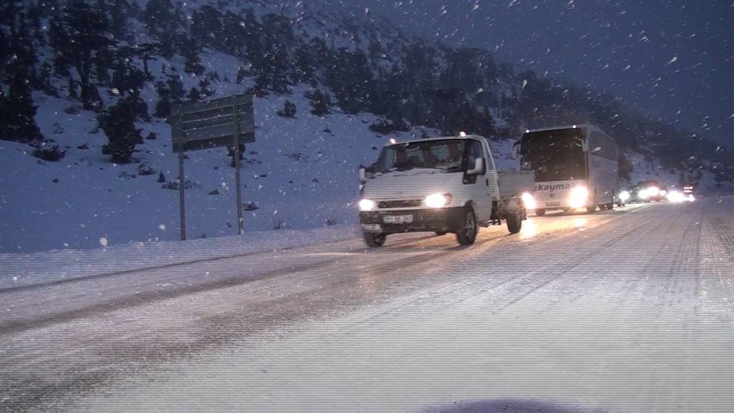 Alacabel'e lapa lapa yağdı: Kar 30 santimetreye ulaştı 6